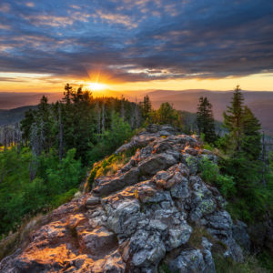 Aussicht vom Gipfel des Großen Rachel, Sonnenuntergang, Nationalpark Bayerischer Wald, Bayern, Deutschland Aussicht vom Gipfel des Großen Rachel, Sonnenuntergang, Nationalpark Bayerischer Wald, Bayern, Deutschland